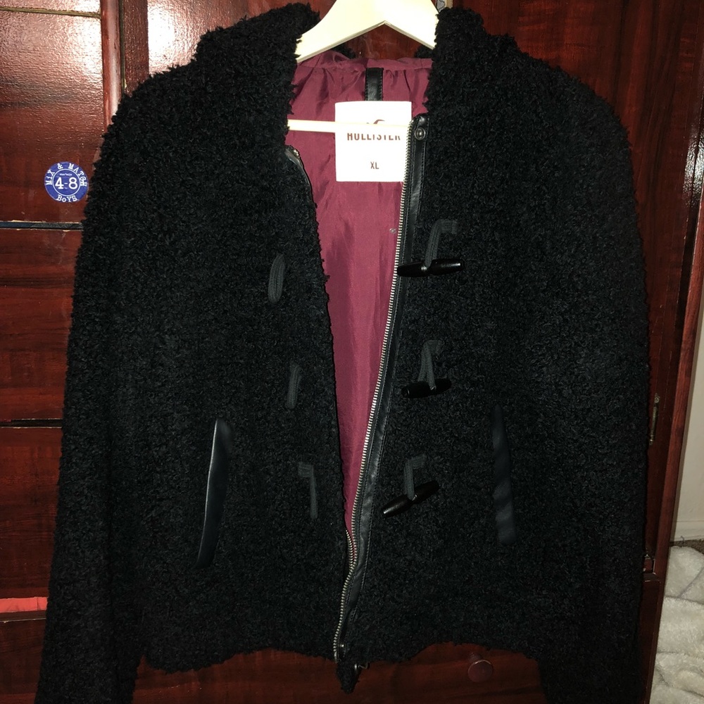 Hollister Jacket .